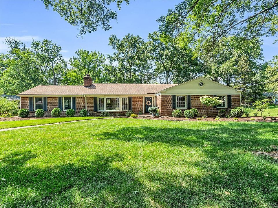 1st image of 305 Geyer Forest Dr