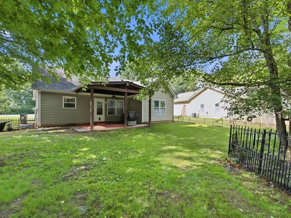 808 Dunbar Cave Rd, Clarksville, TN 37043