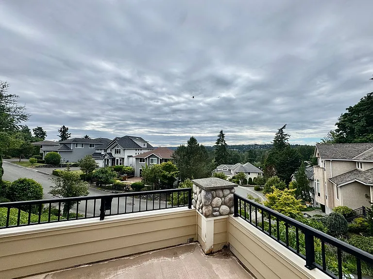 8310 NE 187th Way — Photo 3