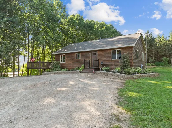 N7220 White Clover Rd, Manawa, WI 54949