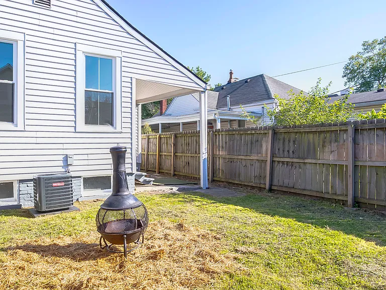 1909 Bonnycastle Ave — Photo 34