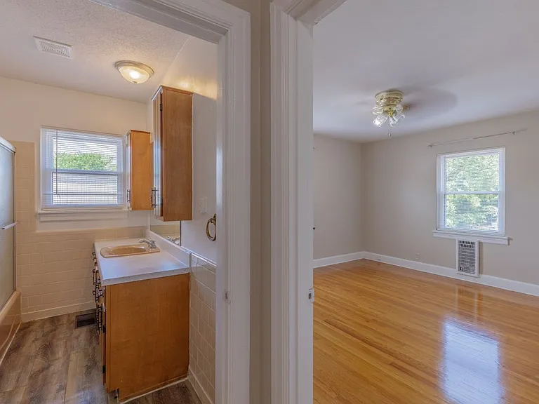505 N Market St — Photo 10