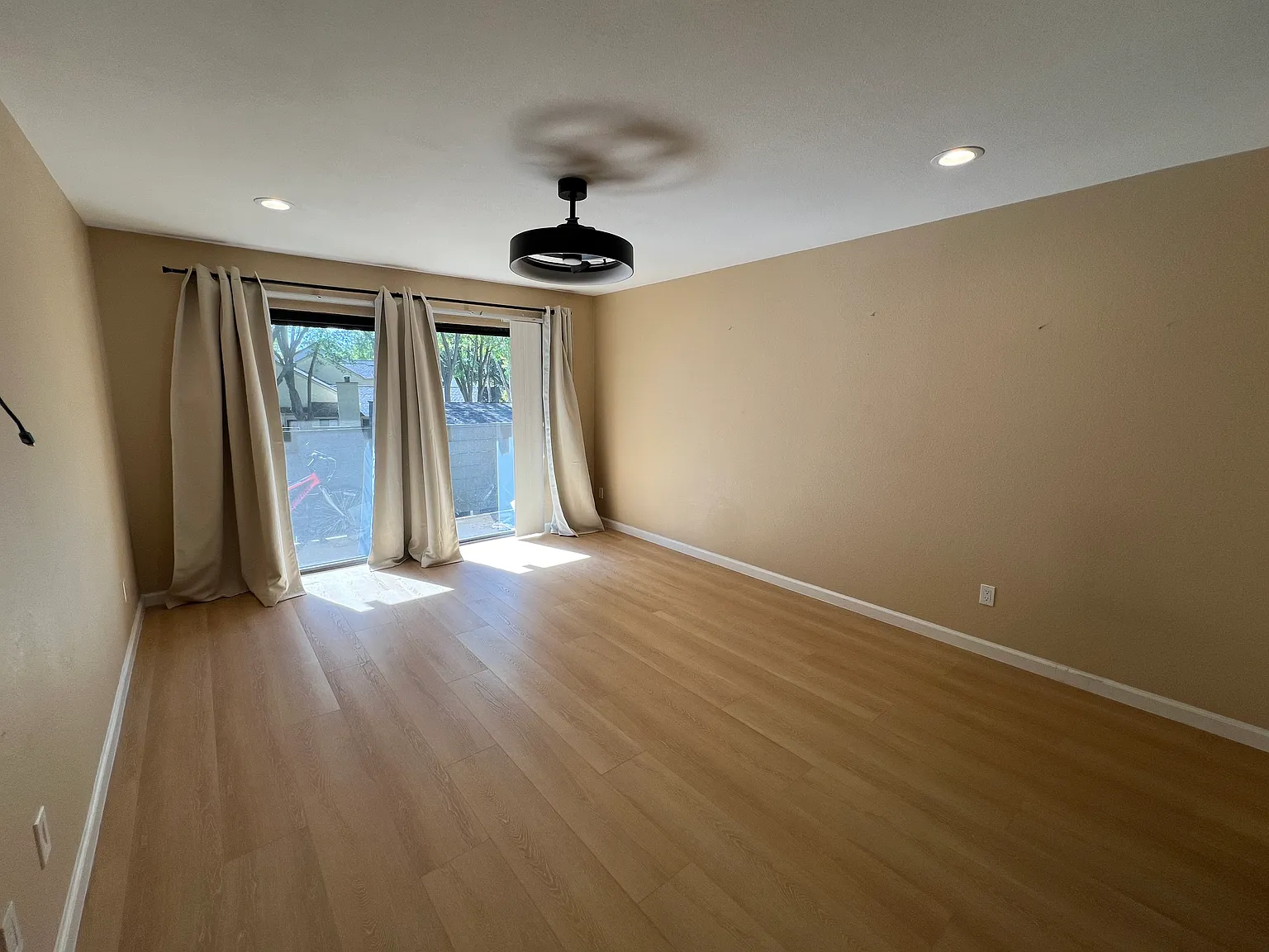 2 bed, 1233 sqft, $3,399 — Photo 3