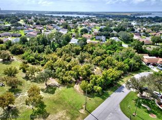 4 Lake Henry Dr, Lake Placid, FL 33852