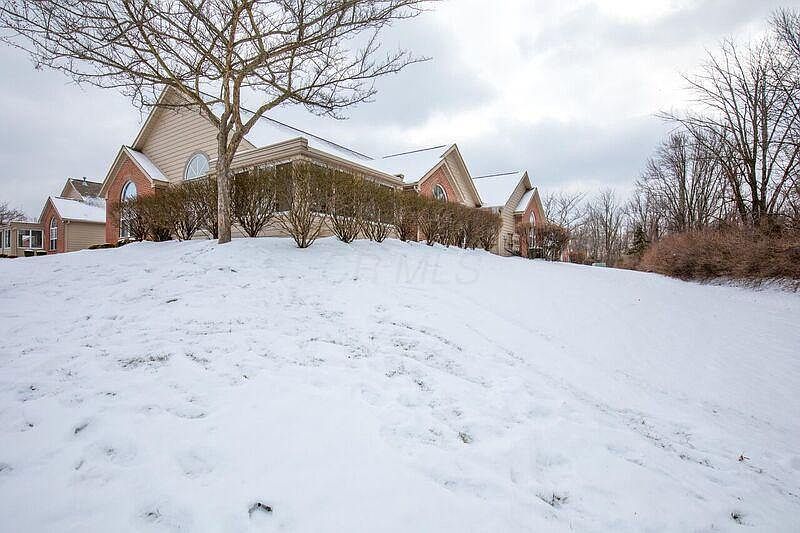 1st image of 467 Calkin Ln W