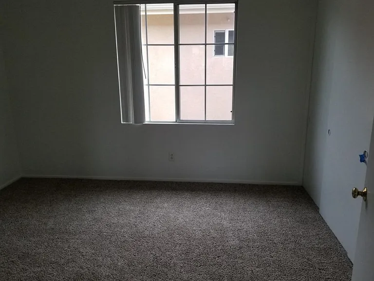11350 Pond Ln — Photo 5