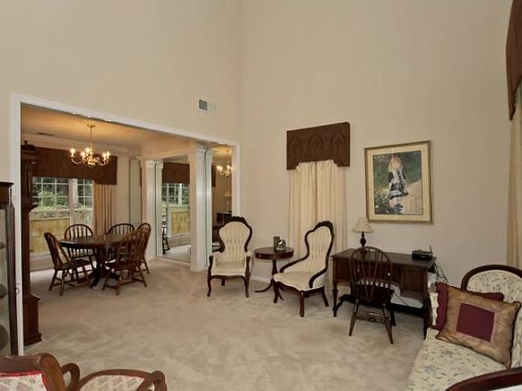 4th image of 102 Creek Side Dr
