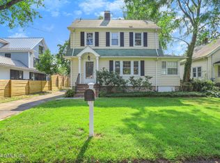 23 Taylor Dr, Cos Cob, CT 06807
