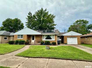 1115 S 8th St, Pekin, IL 61554