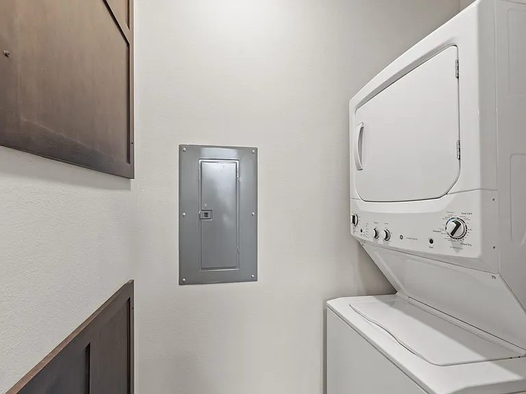 Flow - 1 Bed / 1 Bath - 854 Sq.Ft.