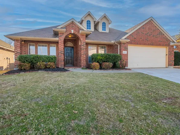 8621 Deepwood Ln, Fort Worth, TX 76123