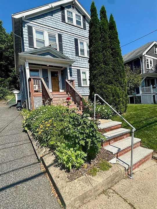 87 Willow St #2