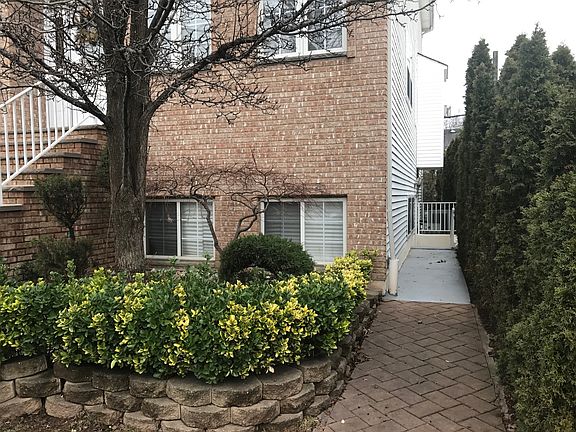 5th image of 66 Bayview Ln