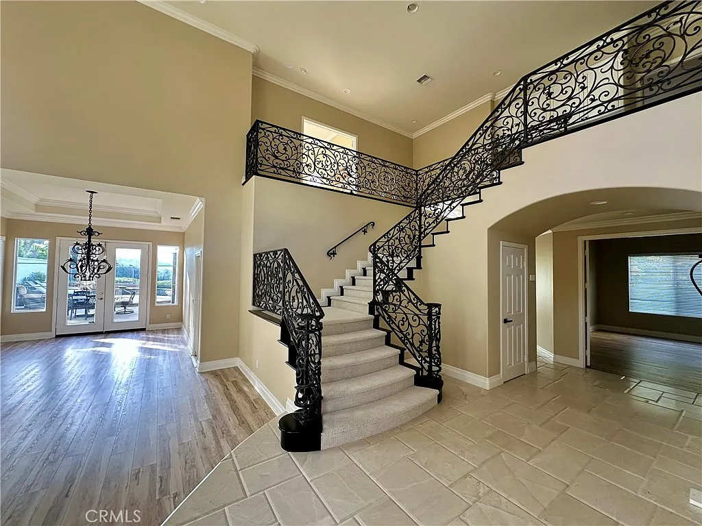 5 bed, 4.5 bath, 3961 sqft, $10,000 — Photo 3