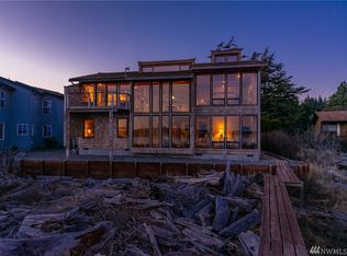 1810 Lola Beach Ln, Oak Harbor, WA 98277