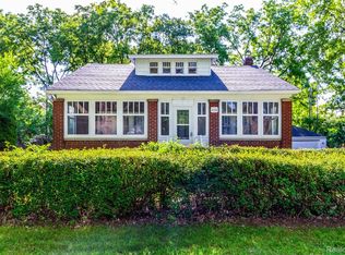 21166 Seminole St, Southfield, MI 48033