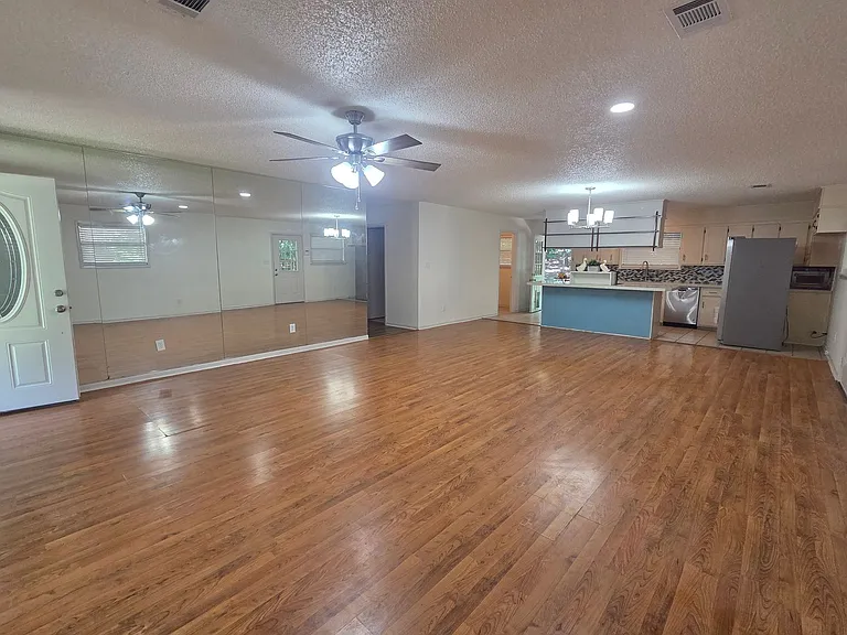 450 Plum Hollow Blvd — Photo 4