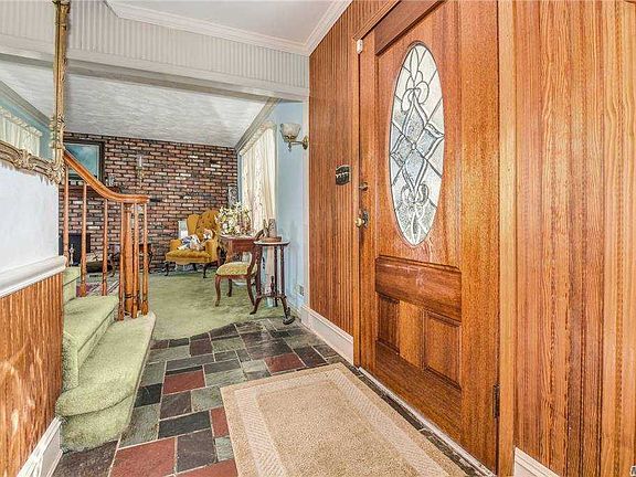 4th image of 11 Honey Ln