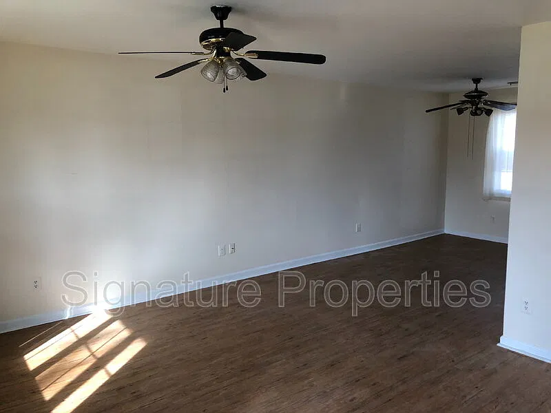 3 bed, 1.0 bath, 1128 sqft, $1,650 — Photo 3
