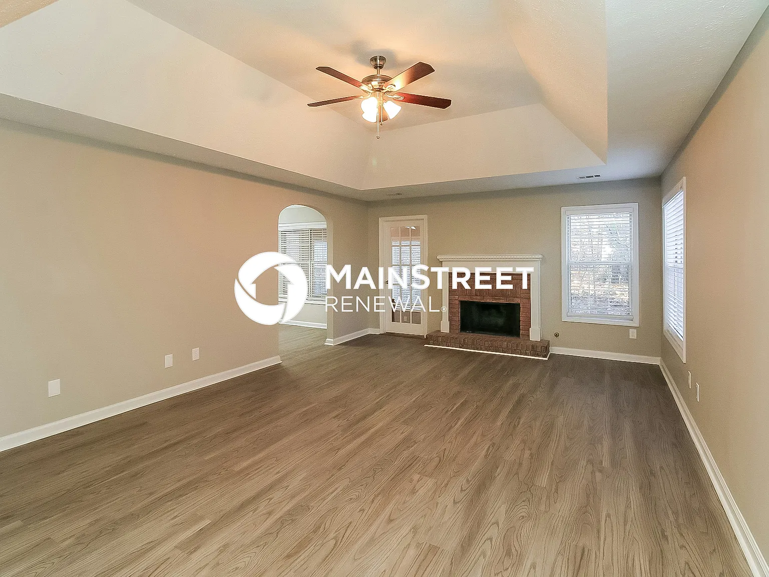 340 Sharon Dr — Photo 2