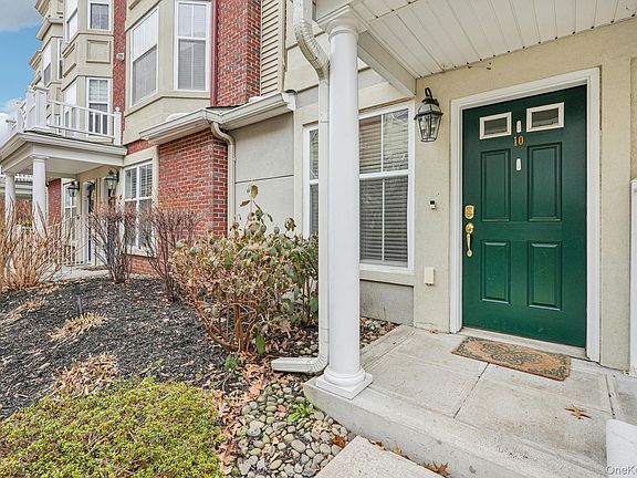 3rd image of 10 Bridge Ln