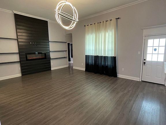 3rd image of 4000 Weldon Ave