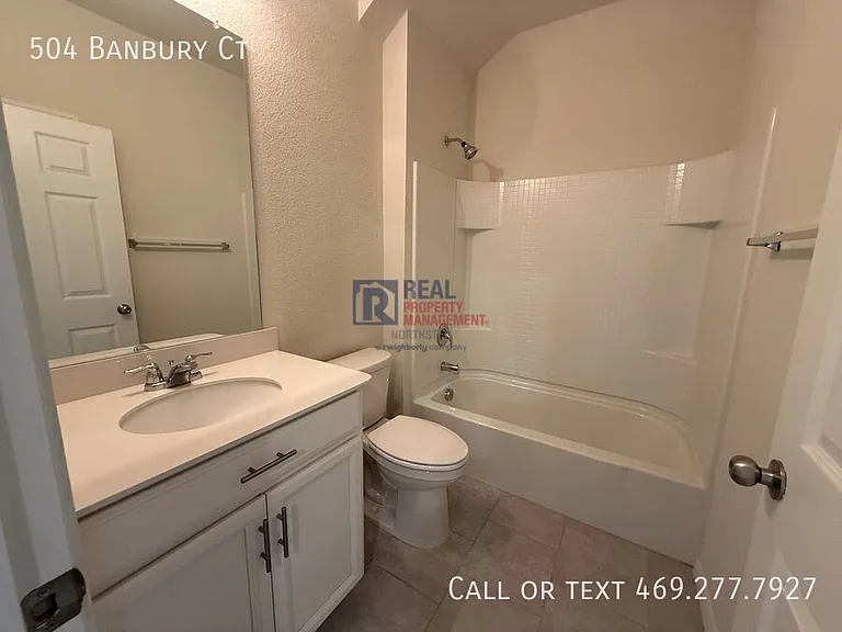 504 Banbury Ct — Photo 12