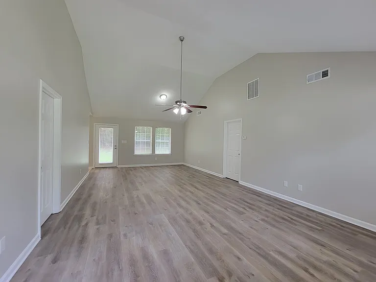 7025 Stoneridge Dr — Photo 4