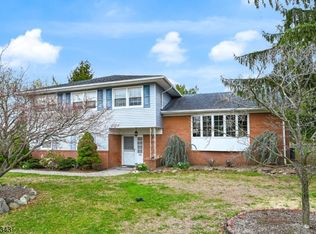 24 Kathryn Dr, Whippany, NJ 07981