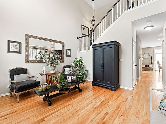 4th image of 240 Sunbury Dr