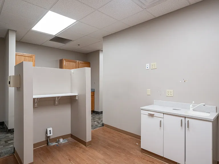 3327 W Capital Ave — Photo 13