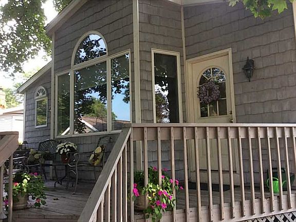 4th image of 245 Francis St