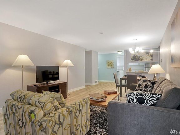 2nd image of 7266 W Lake Sammamish Pkwy NE