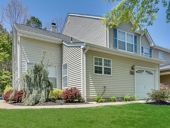 2nd image of 605 Woodbine Ln #1000