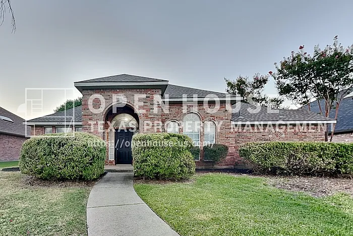 6704 Catalpa Trl — Photo 1