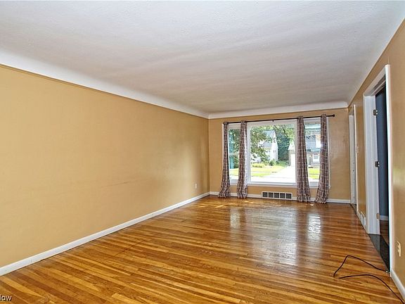 4th image of 1776 Beaconwood Ave