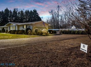 701 Corrotoman Cir, Kilmarnock, VA 22482