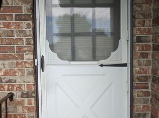 1900 King James Rd APT D, Lebanon, MO 65536