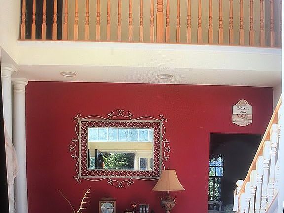 Foyer w/crystal chandelier