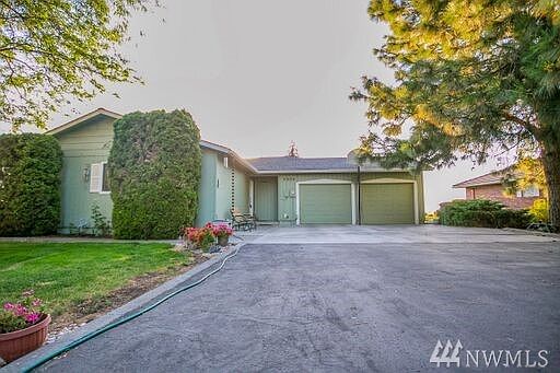 1st image of 4904 Bluff Dr NE