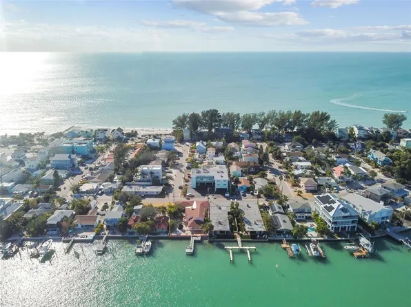 8200 Bayshore Dr APT 8, Treasure Island, FL 33706