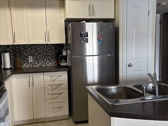 3rd image of 313 Cresthaven Dr #6