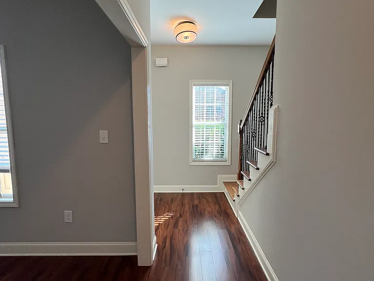 1071 Middleton Ln — Photo 28