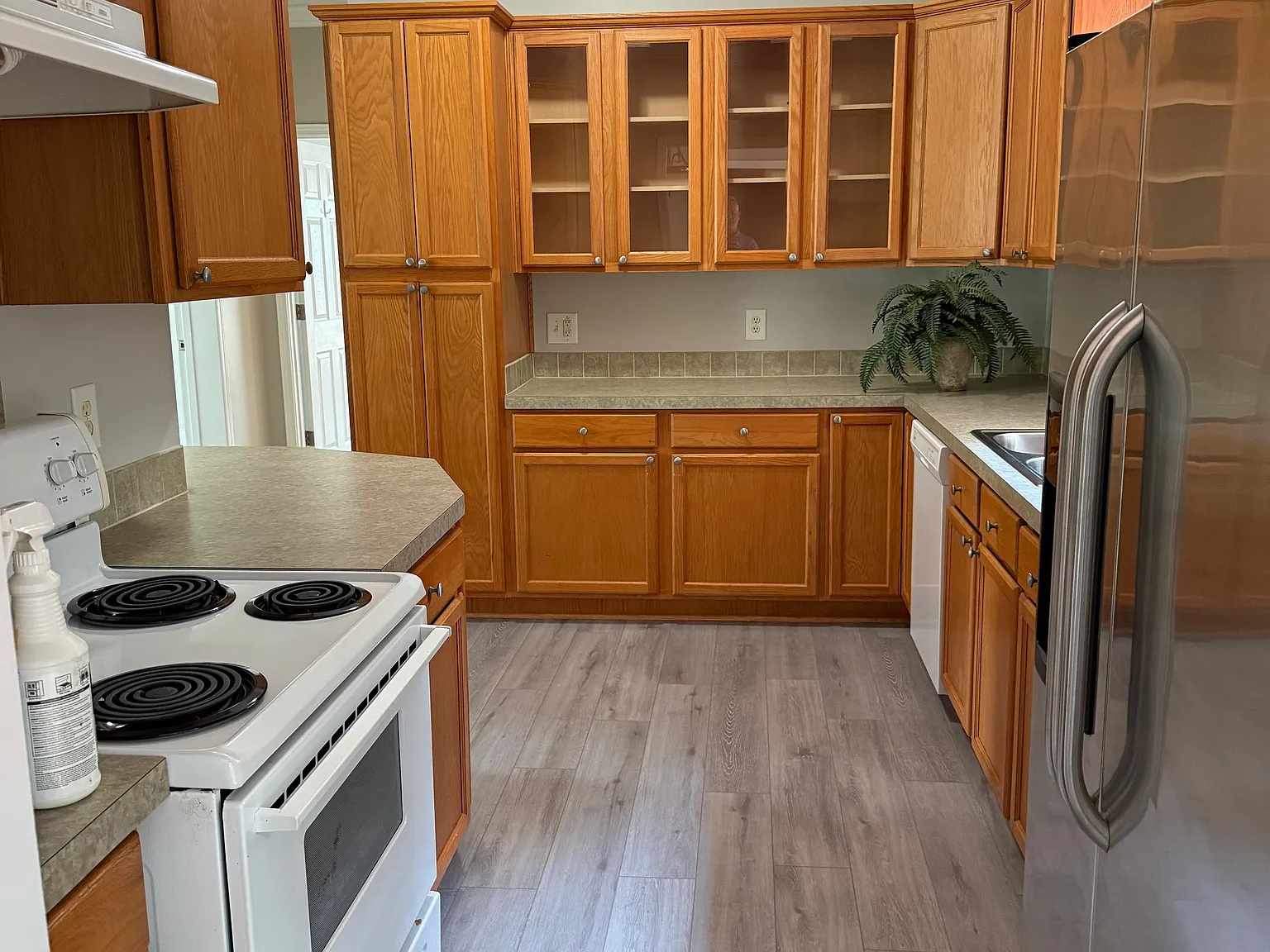 3 bed, 1600 sqft, $2,400 — Photo 2