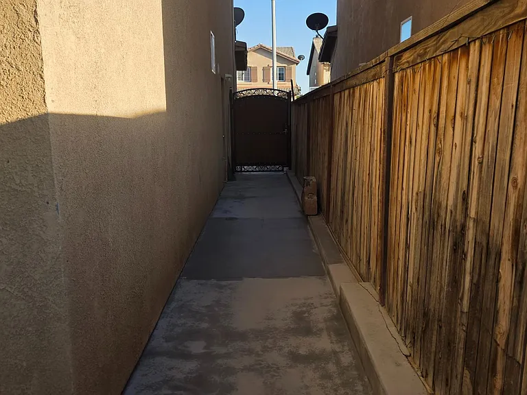 14198 Rachel St — Photo 37