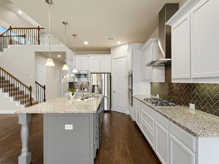 2703 Navarro Trl — Photo 5