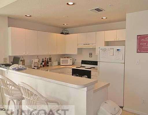 4th image of 19627 Gulf Blvd APT 304