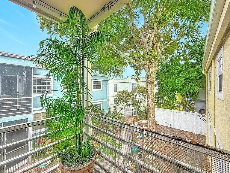 305 SE 11th Ave #D — Photo 18