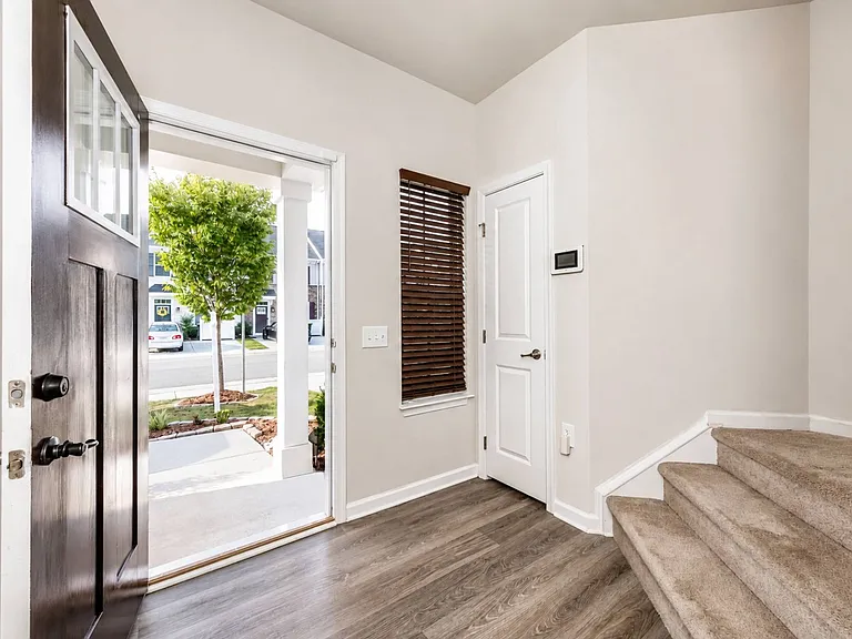 133 Capeside Ct — Photo 2