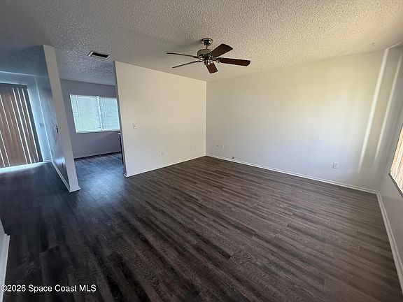 3rd image of 1607 Fairfield Cir NE